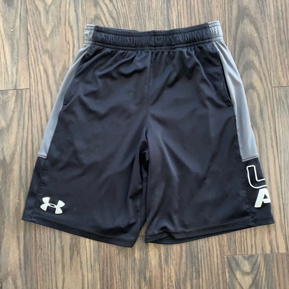 Under armour boys shorts size L